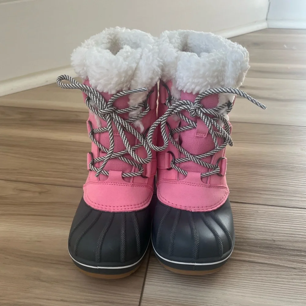 Cat and Jack Girls Pink and Black Winter Snow Boots with Faux Fur Lining Size 1